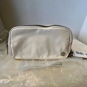 Lululemon Everywhere Crossbody Belt Bag Shoulder White Opal/Raw Linen Backsplash